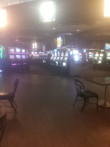 Das Kino war neben einer riesigen Halle voller Spielautomaten. Das hier ist nur ein ganz kleiner Teil davon, der ziemlich leer war.